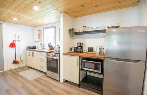 Fenelon Falls Cottage | Hydrus cozy 2 bedroom cottage