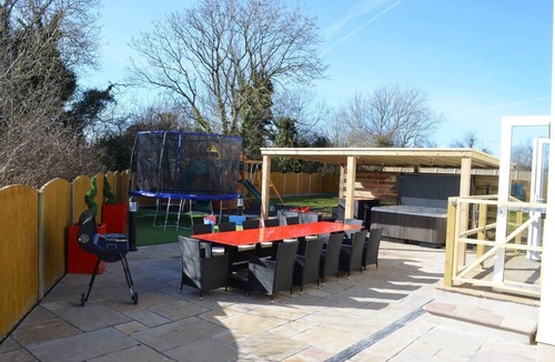 Llanbedrgoch House | Hyfryd Le, Reduced occupancy offer