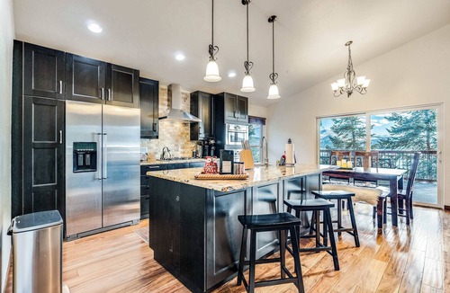 Dillon Condo | Hygge Haus - 2BD Lake View & Pet Friendly Retreat