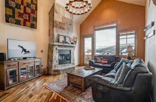 Bear Crossing Ski Chalet | Hygge Hideaway