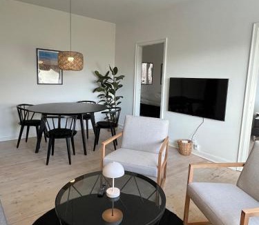 Odense Apartment | Hyggelig lejlighed tæt på centrum og letbanestop
