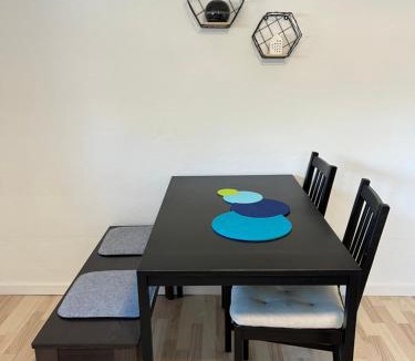 Herning Apartment | Hyggelig & lys kælderlejlighed