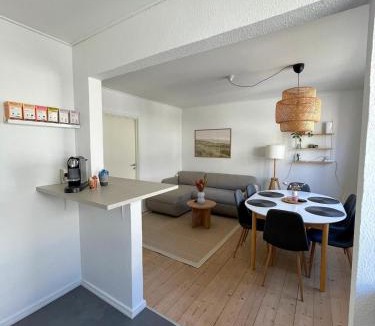 Esbjerg Apartment | Hyggelig, lys og centralt lejlighed