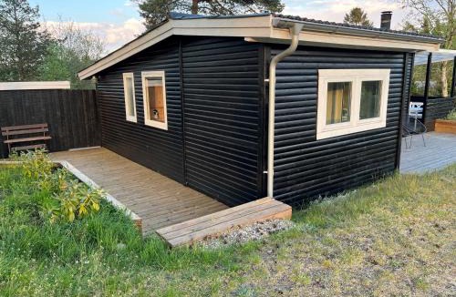 Vibæk Strand House | Hyggeligt sommerhus i Ebeltoft, tæt på strand og skov.