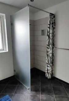 Horsens House | Hyggeligt værelse med lækkert badeværelse