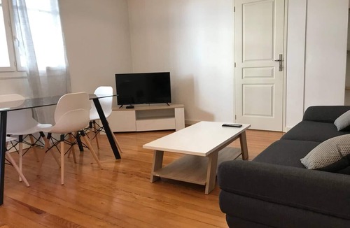 Tarbes Apartment | Hyper Centre: Bright 2-bedroom designer apartment.
