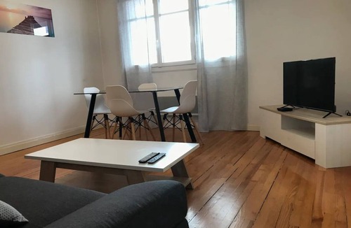 Tarbes Apartment | Hyper Centre: Bright 2-bedroom designer apartment.