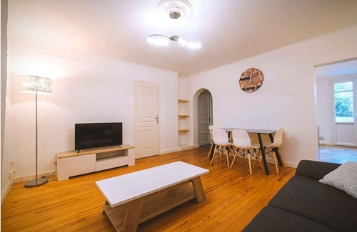 Tarbes Apartment | Hyper Centre: Bright 2-bedroom designer apartment.