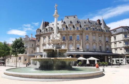 Faubourg Saint-Jacques Apartment | Hyper Centre de Valence - Studio N32