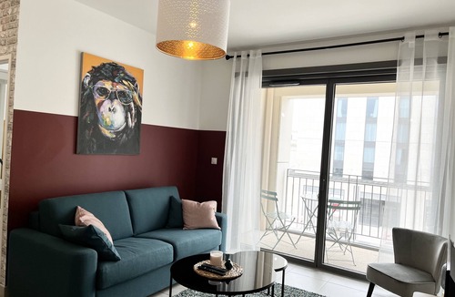 Old Town Apartment | Hyper Centre Tours apartment with bike room
