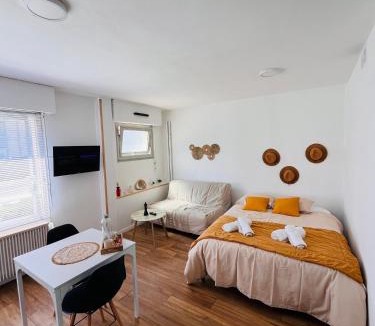 Bethune Apartment | Hypercentre Béthune - 4 pers - Parking privé