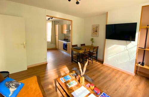 Saint-Martin-du-Littoral Apartment | Hypercentre-Plage, Emplacement Idéal - Cocon de 50m2 "LES GALETS"