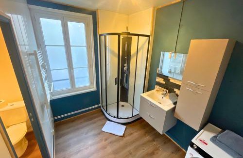 Saint-Martin-du-Littoral Apartment | Hypercentre-Plage, Emplacement Idéal - Cocon de 50m2 "LES GALETS"
