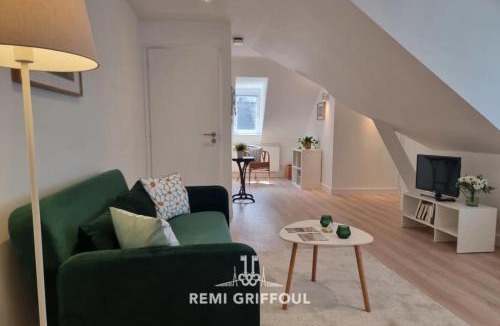 Enclos Apartment | Hypolite 5 Elegant Apartment 80 meters from Honfleur Port 2 guests