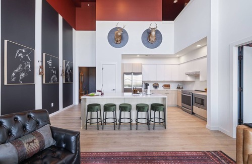 Sobro House | Hyve - Outlaw - Communal Pool & Clubhouse