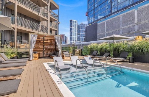 Sobro House | Hyve - Outlaw - Communal Pool & Clubhouse