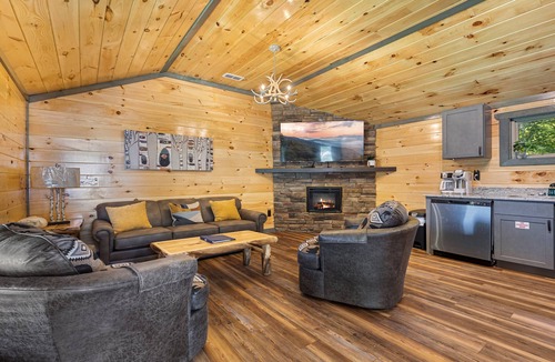 Sevierville Cottage | I Do: Romantic Smokies Cabin!