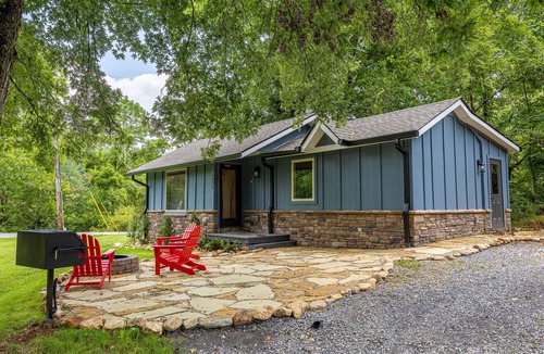 Sevierville Cottage | I Do: Romantic Smokies Cabin!