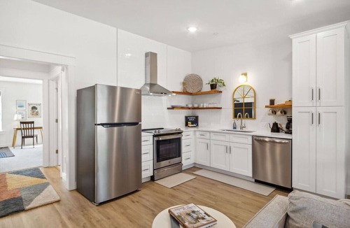 St. Marys Apartment | #I Stylish Bungalow Loft - DT Near to Waterfront