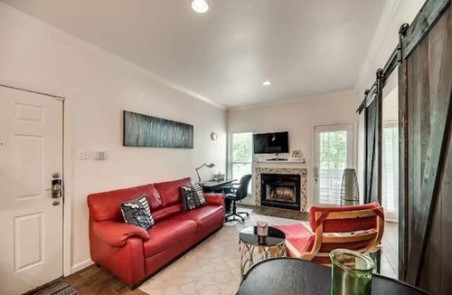 Irving Apartment | I50 – World Cup Stay - 18 min to AT&T - Sleeps 2 - Free Parking