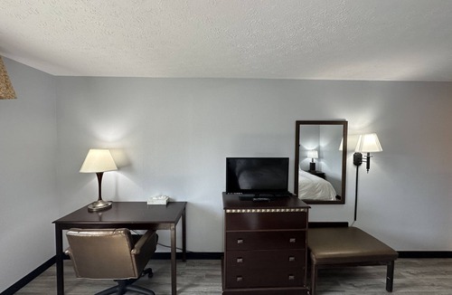Scottsburg Hotel | I65 Studio Suites
