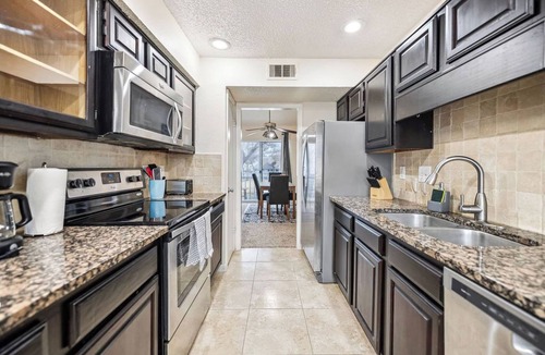 Valley Ranch House | I655 – World Cup Stay - 18 min to AT&T - Sleeps 4 - Free Parking