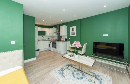 Reading Condo | IBEX HOUSE | Free parking 2Bed Fully equipped Flat