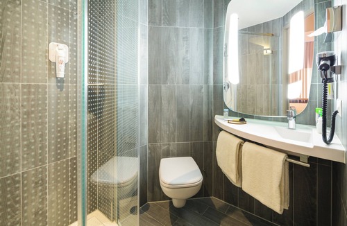 Neuenhof Hotel | ibis Baden Neuenhof