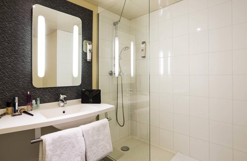 Quartier du Lac Hotel | ibis Bordeaux Lac