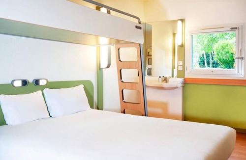 Flers Hotel | ibis budget Flers Les Grands Champs