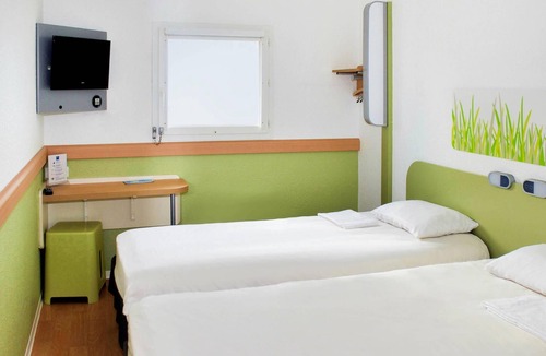 Flers Hotel | ibis budget Flers Les Grands Champs