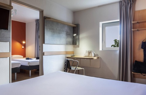 Grigny Hotel | ibis budget Grigny Centre
