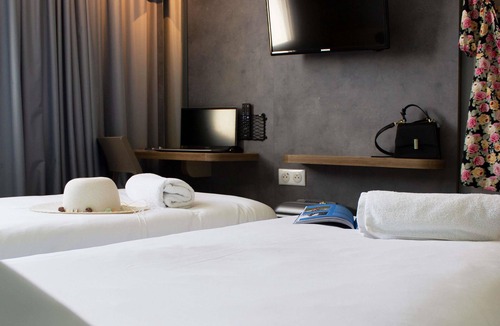 Aimargues Hotel | ibis budget Lunel Porte de Camargue