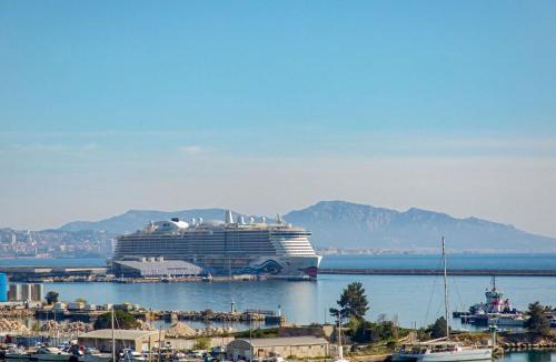 16th Arrondissement Hotel | ibis budget Marseille L'Estaque