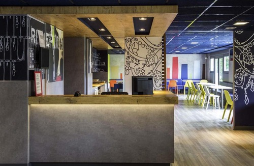 Saint-Cyr-l'Ecole Hotel | ibis budget Versailles Chateau Saint cyr l'Ecole