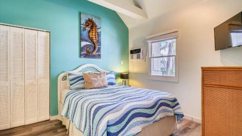 Old Town House | Ibis by AvantStay Close to Duval Street w Shared Pool Month Long Stays Only