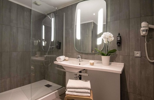 Cannes La Bocca Hotel | ibis Cannes Plage La Bocca