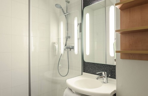 Cergy Hotel | ibis Cergy Pontoise Le Port