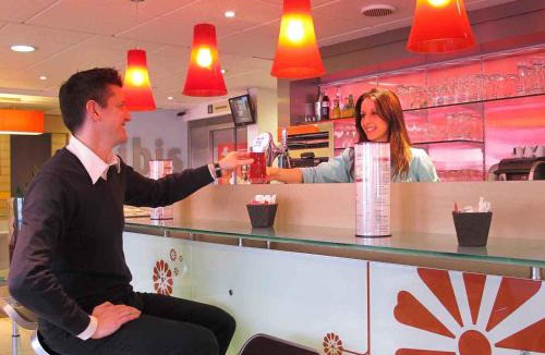 Etampes Hotel | ibis Etampes