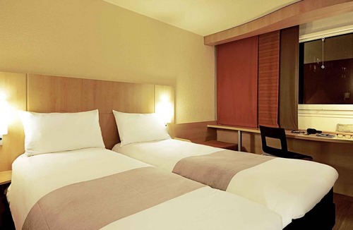 Istres Hotel | ibis Istres Trigance