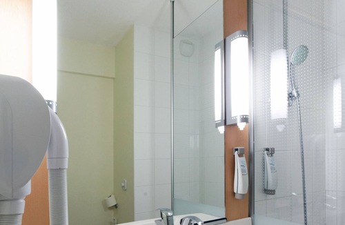 Mouilleron-le-Captif Hotel | ibis La Roche sur Yon