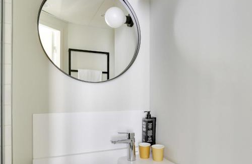 Levallois-Perret Hotel | ibis Levallois Perret