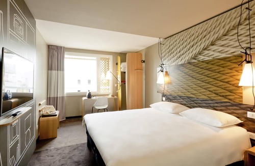 Vaulx-en-Velin Hotel | ibis Lyon Carré de Soie