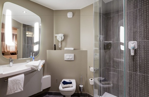 Vaulx-en-Velin Hotel | ibis Lyon Carré de Soie