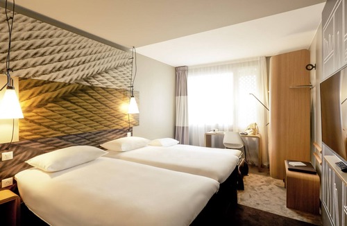 Vaulx-en-Velin Hotel | ibis Lyon Carré de Soie