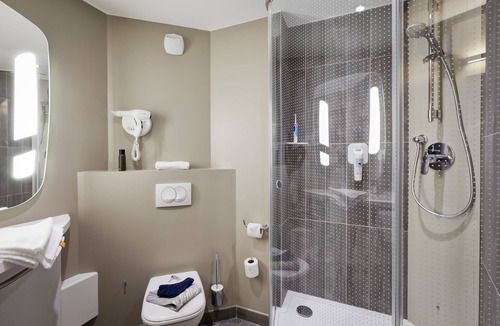 Vaulx-en-Velin Hotel | ibis Lyon Carré de Soie