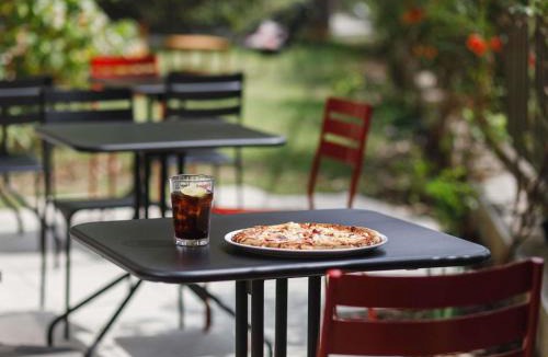 Vaulx-en-Velin Hotel | ibis Lyon Carre De Soie