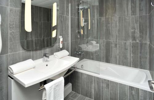 Saint Michel - Mairie Hotel | ibis Lyon Centre