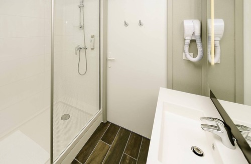 Beynost Hotel | ibis Lyon Est Beynost A42