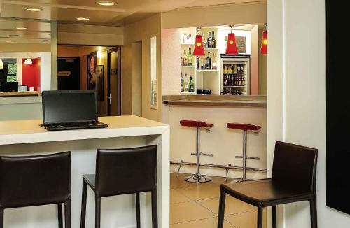Beynost Hotel | ibis Lyon Est Beynost